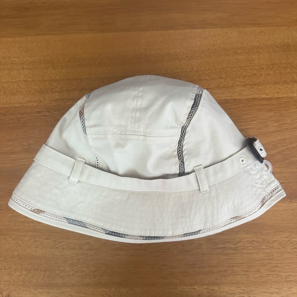 NWT Burberry Checkered Bucket Hat in Cream and Gray Size 58